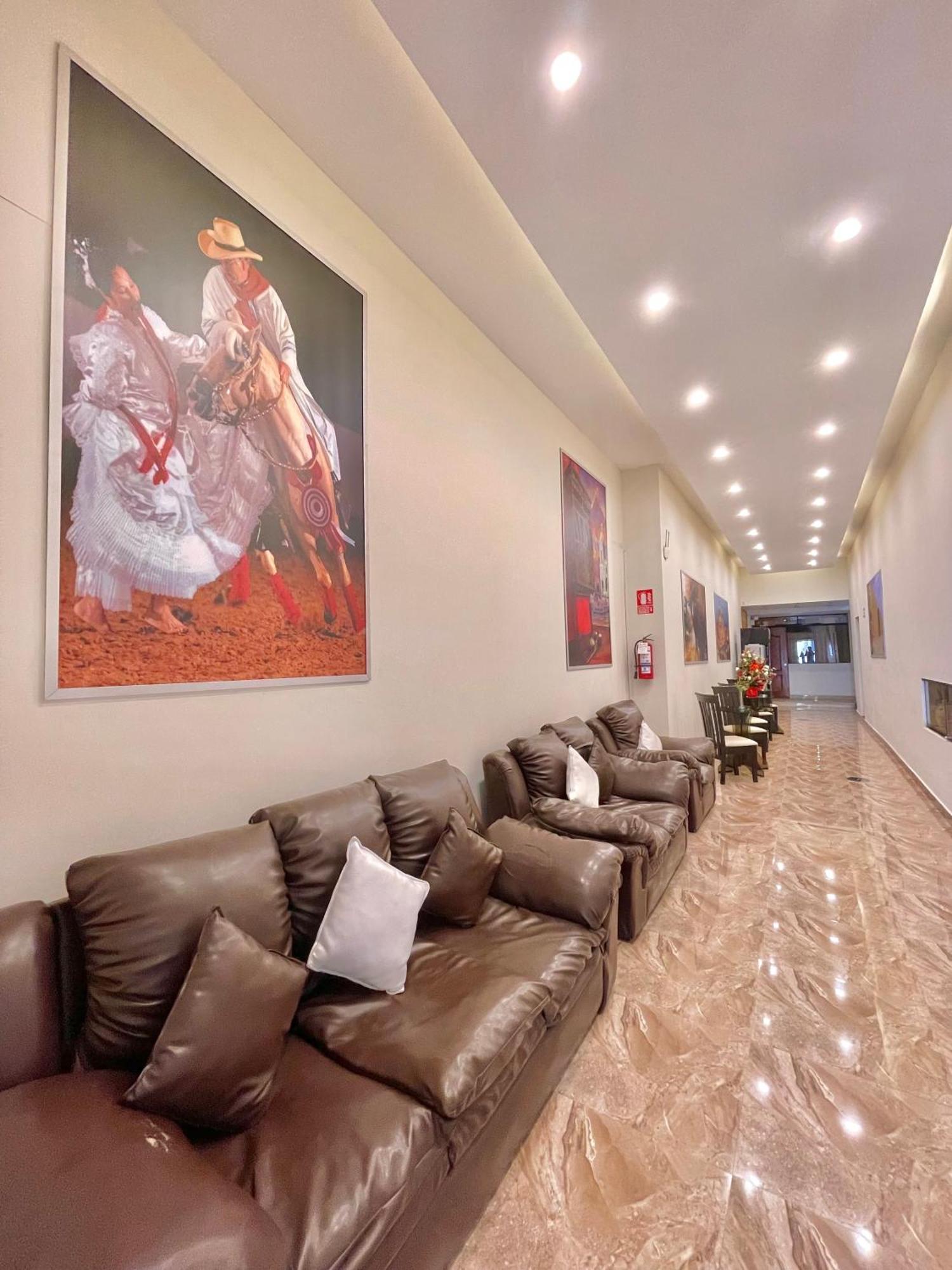 Jultom Inn Hotel & Suites Trujillo Ngoại thất bức ảnh