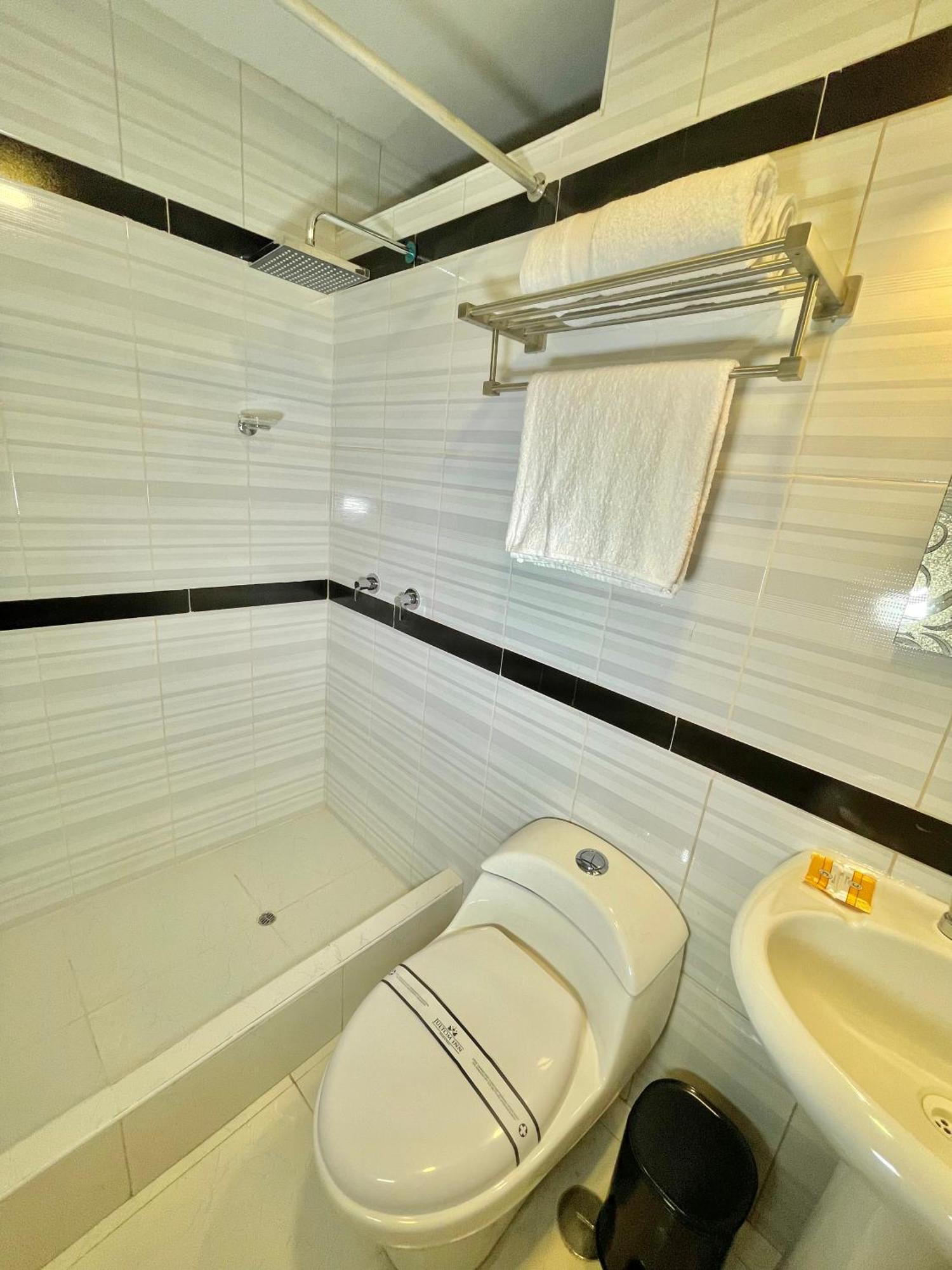 Jultom Inn Hotel & Suites Trujillo Ngoại thất bức ảnh