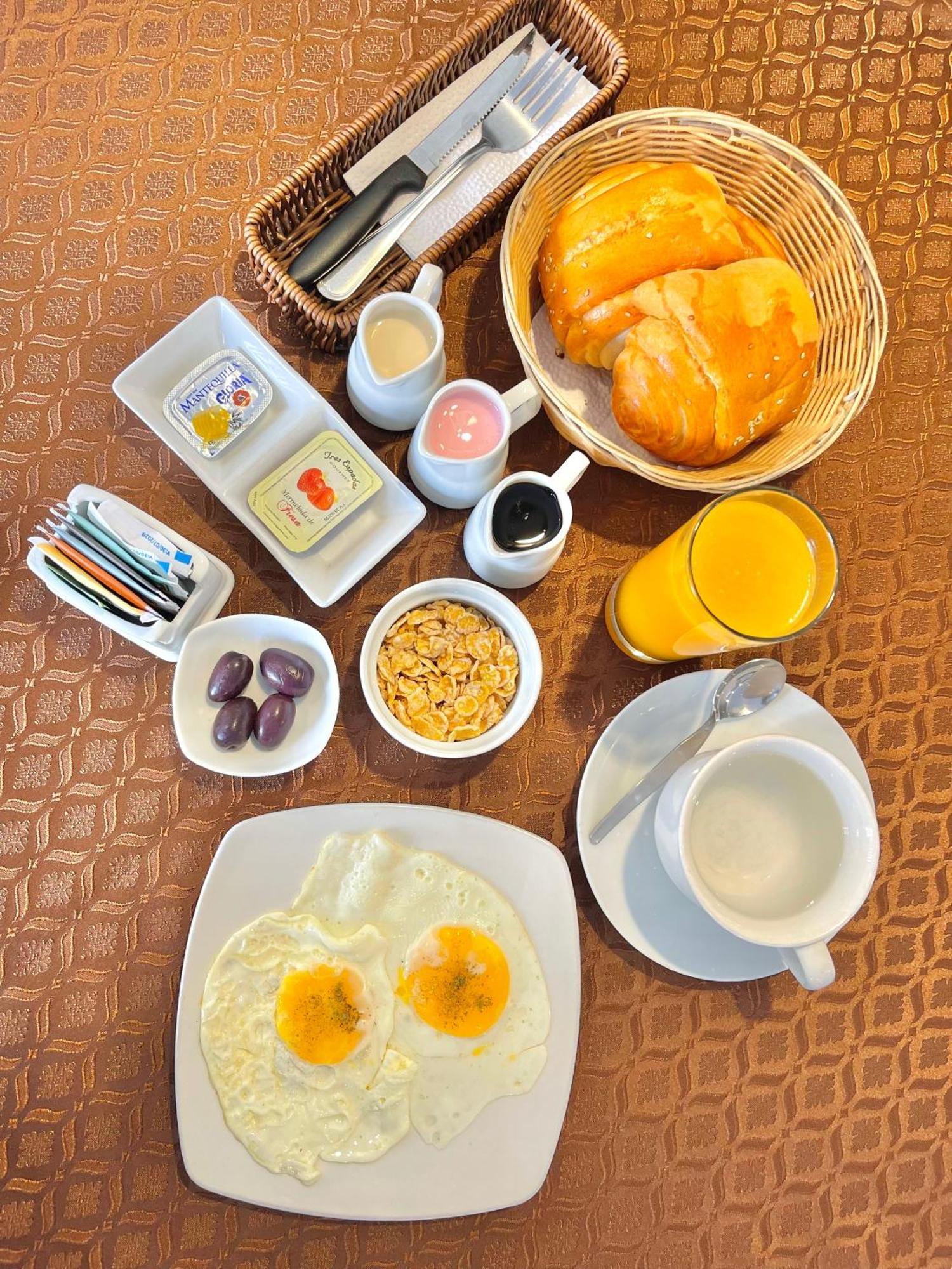 Jultom Inn Hotel & Suites Trujillo Ngoại thất bức ảnh